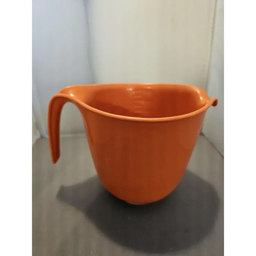 Vintage Orange Rubbermaid #2661 1.5 Quart 6-Cup Grip N Mix Batter Bowl Measuring